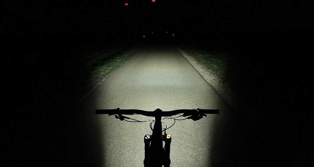 Lupine SL Nano Abblendlicht auf Feldweg