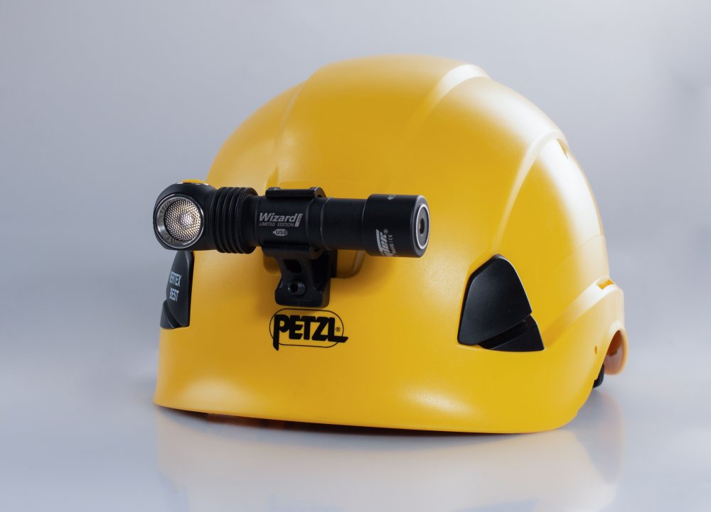 Produktbild von Armytek Petzl Helmbefestigung für Stirnlampenschiene AHM-03 für Wizard/ Tiara C1/ Elf