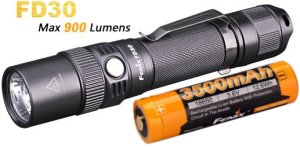 Fenix FD30 - Fokussierbare LED Taschenlampe mit 900 Lumen inkl. 3500 mAh Akku