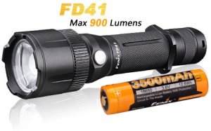 Fenix FD41 - Fokussierbare LED Taschenlampe mit 900 Lumen inkl. 3500 mAh Akku