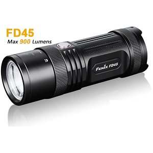 Fenix FD45 - Fokussierbare LED Taschenlampe, 900 Lumen, Cree XP-L HI LED