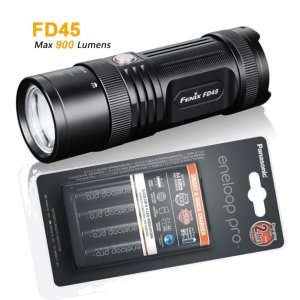Fenix FD45 - Fokussierbare LED Taschenlampe, 900 Lumen, Cree XP-L HI LED, inkl. 4 eneloop Pro Akkus mit 2450mAh und Ladegerät