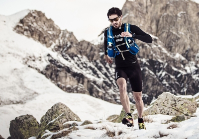 Lufer trainiert im Schnee mit der Garmin fenix 5