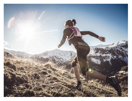 L�uferin trainiert im Schnee mit der Garmin fenix 5S