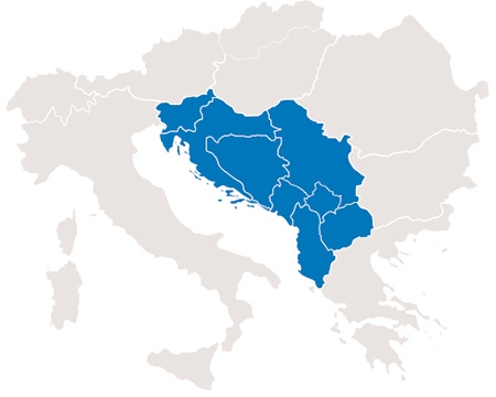 Die Garmin Topo Adria Pro Kartendaten bieten eine detaillierte topografische Abdeckung von Slowenien, Kroatien, 
Bosnien und Herzegowina, Serbien, dem Kosovo, Montenegro, der ehemaligen jugoslawischen Republik Mazedonien (EJRM) und 
Albanien.