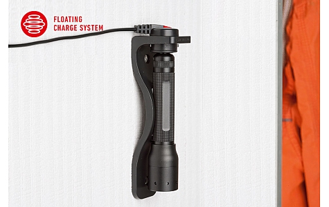 LedLenser Floating Charge System ist ein Akkuladesystem mittels magnetischer Schnittstelle zwischen Lampe und 
Ladeger�t
