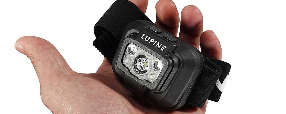 Lupine Penta Stirnlampe in der Hand